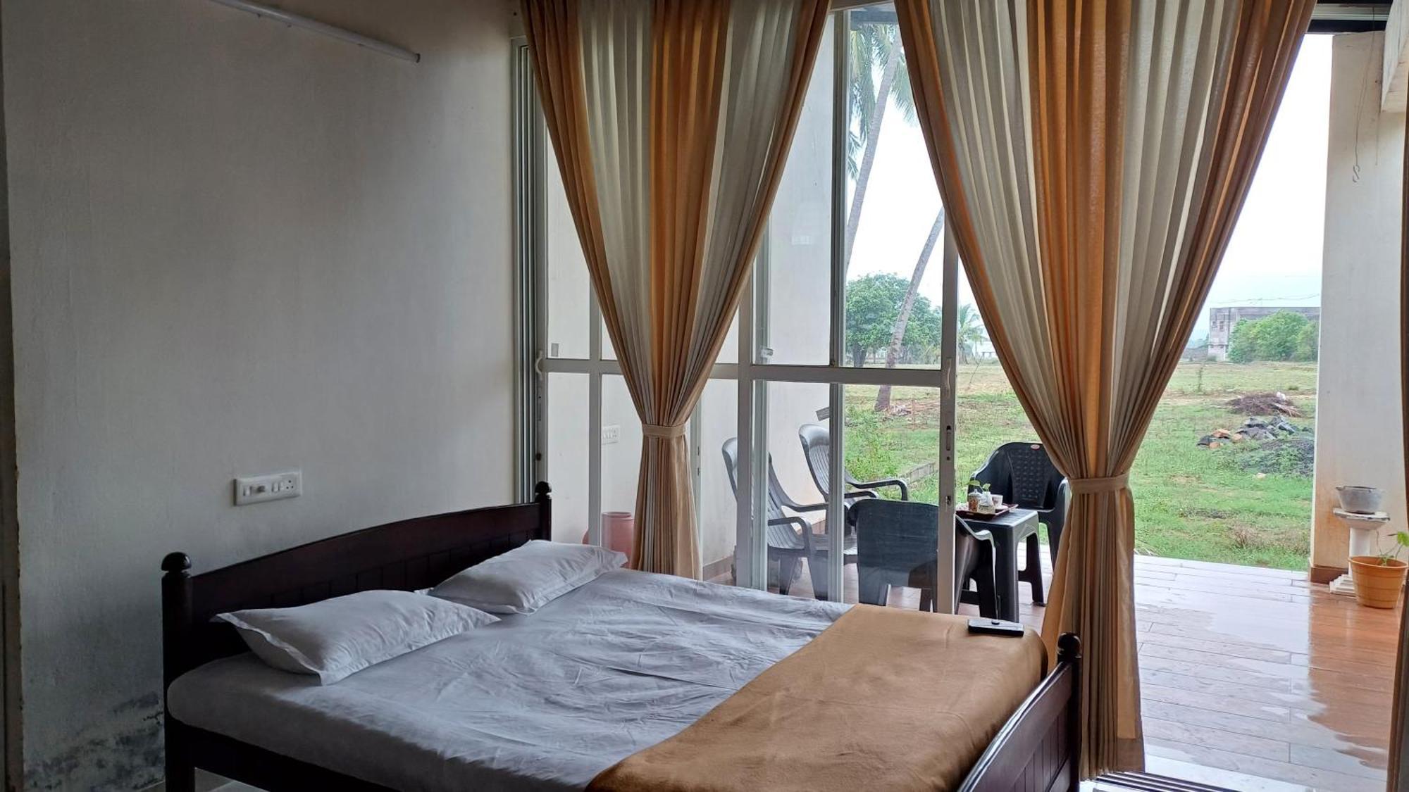 Shi'S Unique & Private 180 Degree Glass House In Pollāchi Екстериор снимка