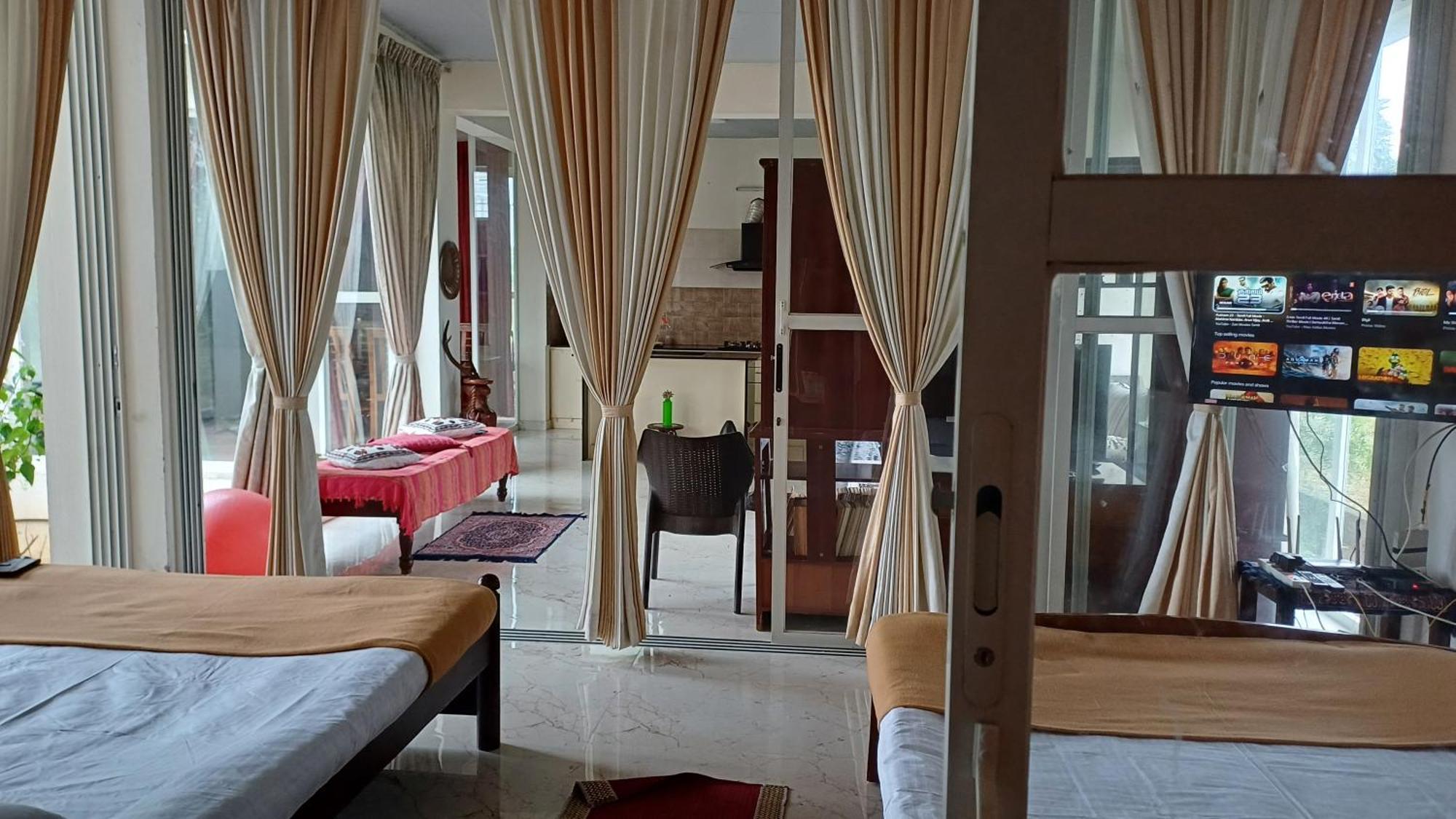 Shi'S Unique & Private 180 Degree Glass House In Pollāchi Екстериор снимка