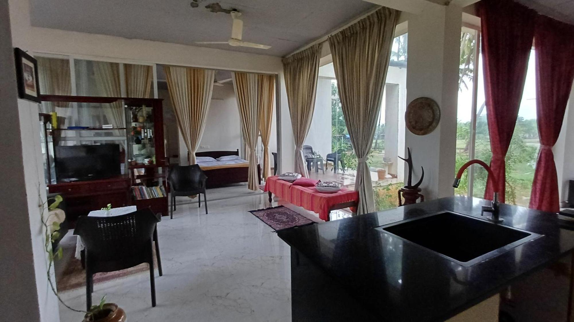 Shi'S Unique & Private 180 Degree Glass House In Pollāchi Екстериор снимка