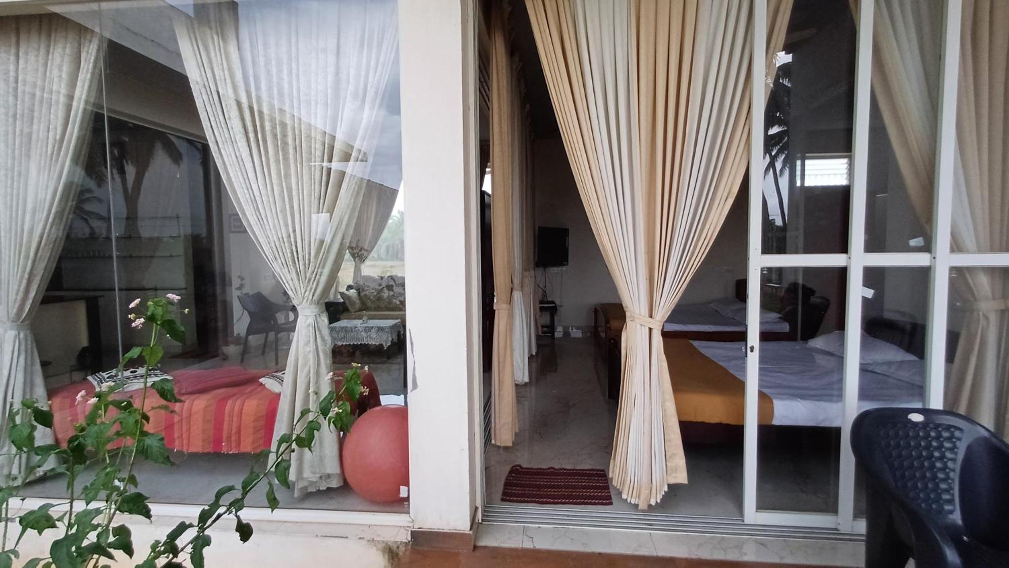 Shi'S Unique & Private 180 Degree Glass House In Pollāchi Екстериор снимка